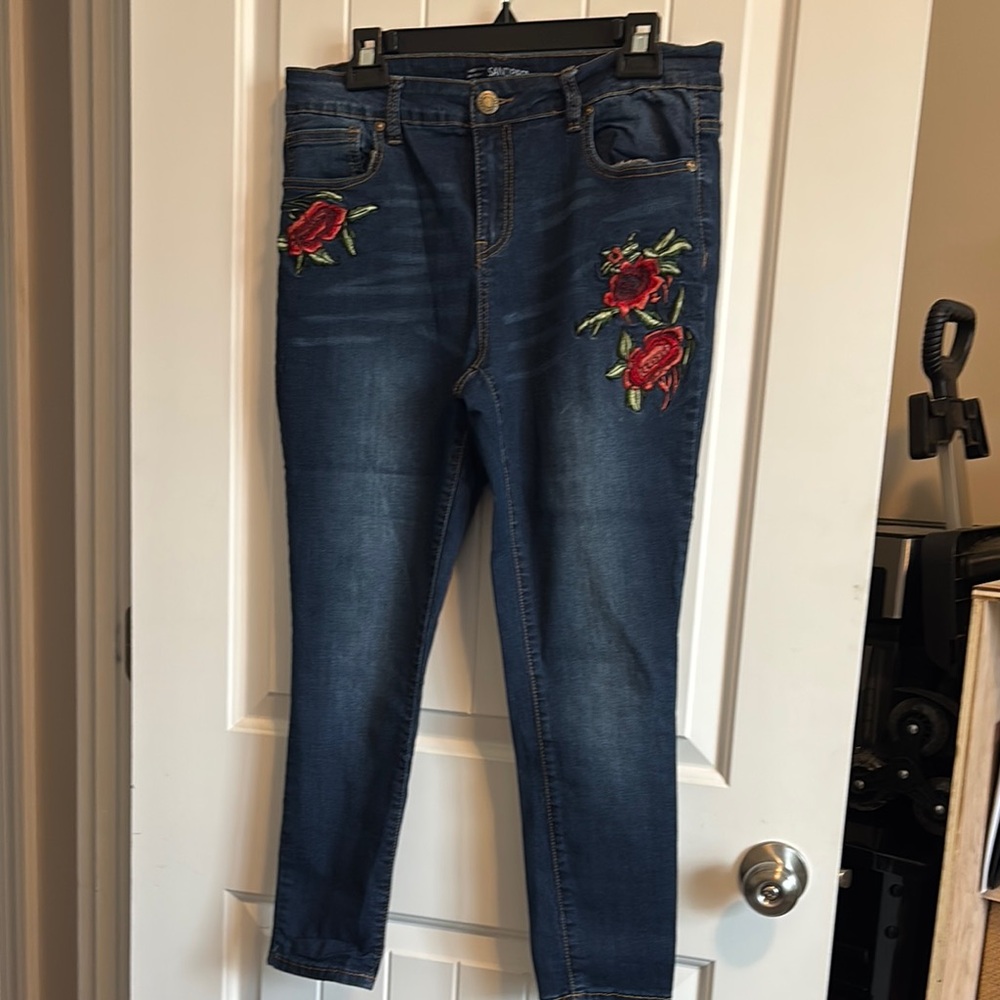 Elegant Sandpiper Blue Skinny Jeans with Rose Embroidery.